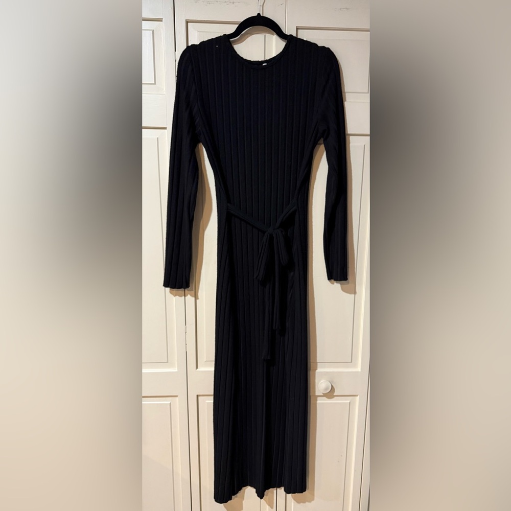 Elegant Black Ribbed Knit Dress